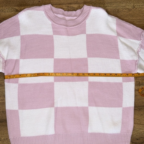 Pink and White Checkered Women's Sweater - Picture 2 of 11